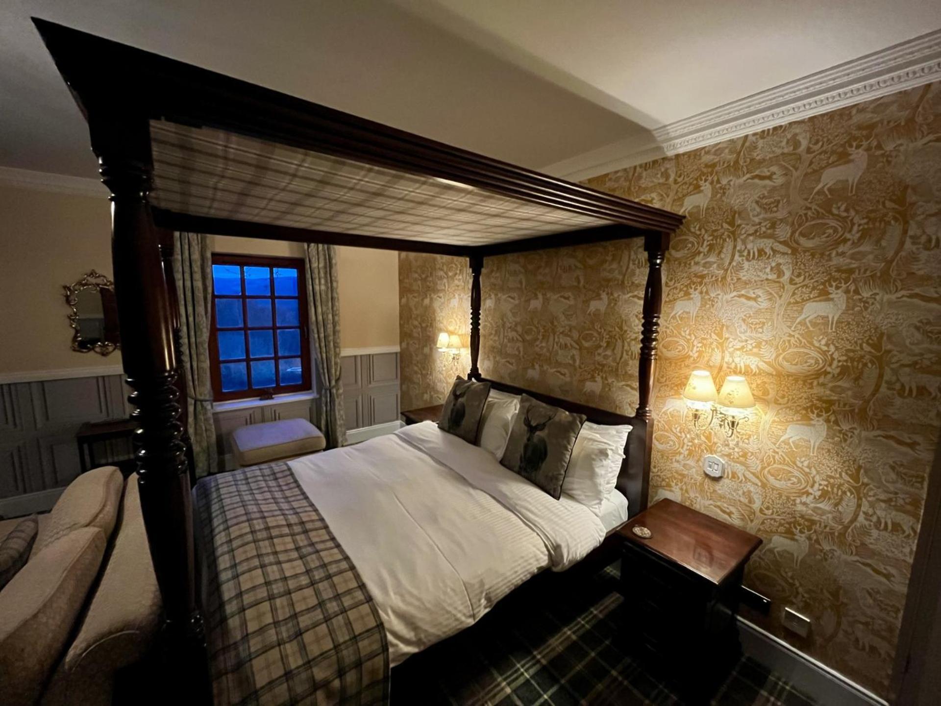 Highland Bear Lodge & Luxury Bear Huts Дръмнадрочит Екстериор снимка